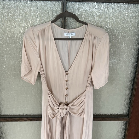Love Whit Women's Nude Pink Satin Hourglass V size Large - Picture 5 of 12